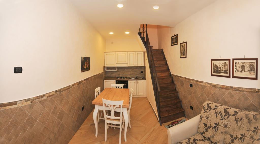 Look House Appartement Napels Buitenkant foto